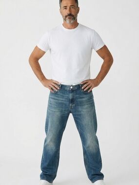 Levi's Signature Men's Relaxed Fit Medium Blue Jeans